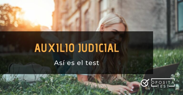 Mujer rubia sobre hierba con portátil y printer con la leyenda Así es el test de auxilio judicial