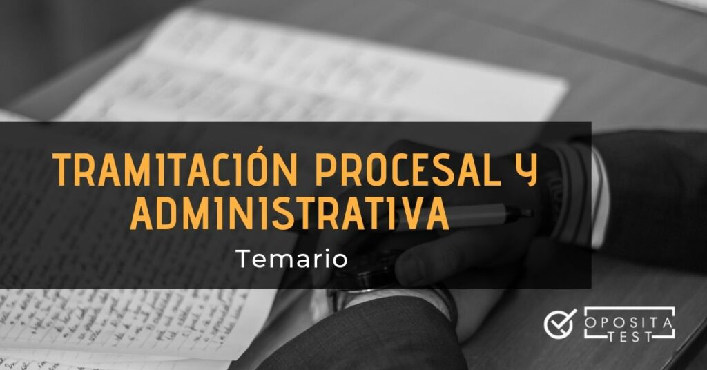 Hombre en blanco y negro manipulando documentación escrita para ilustrar el concepto temario de tramitación procesal y administrativa
