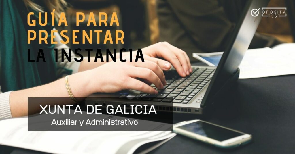 Manos de persona usando ordenador portátil con el printer que detalla que el tema a tratar es la presentación de instancia de auxiliar y administrativo de la Xunta de Galicia