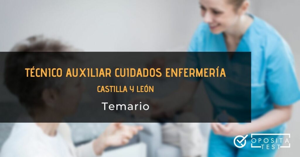 Persona de cabellos claros en uniforme azul hospitalario acompaña a un adulto mayor y le proporciona su medicación. Imagen ilustrativa para acompañar el post en el que se analiza el temario de TCAE en Castilla y León