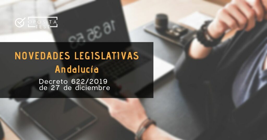 Imagen ilustrativa de usuario con dispositivos digitales en tonos oscuros para acompañar post sobre Decreto 622/2019, de 27 de diciembre, de administración electrónica, simplificación de procedimientos y racionalización organizativa de la Junta de Andalucía.