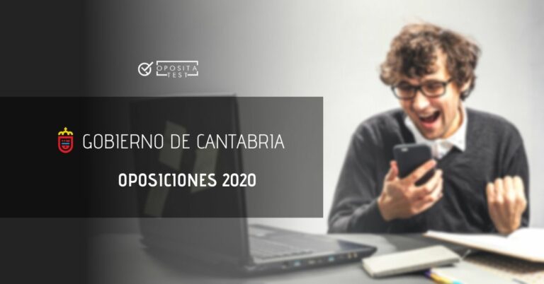 Imagen genérica de persona fuera de foco delante de ordenador usando smartphone y con cara y gesto de alegría para acompañar un post en el que se analizan las oposiciones en Cantabria en 2020
