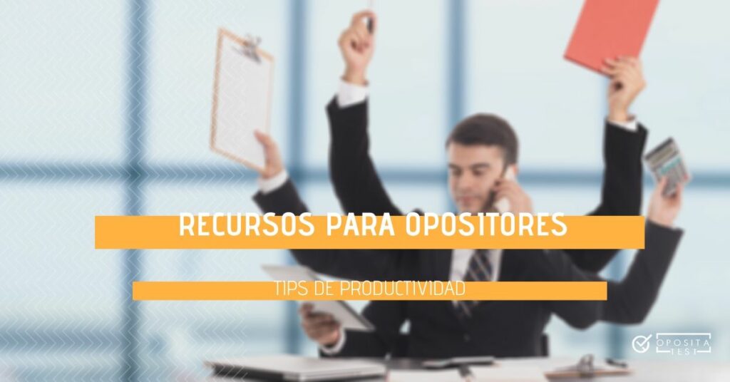 Imagen de una persona en traje de oficina con corbata fuera de foco. Tiene 6 brazos y cada uno sujeta un elemento de trabajo. Acompaña un post en el que se dan consejos de productividad para opositores
