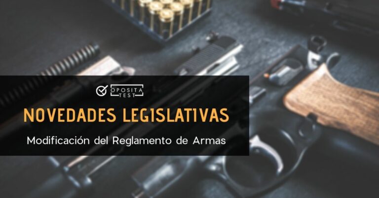 Imagen fuera de foco de una pistola desmontada en partes para analizar la modificación del reglamento de armas