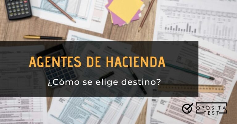 Imagen fuera de foco de calculadoras, notas y formularios de impuestos para acompañar un post en el que se analizan el sistema de elección de destinos en Agentes de Hacienda