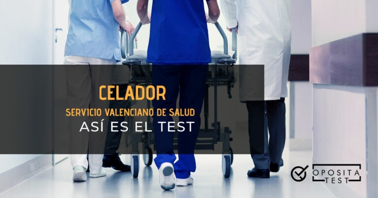 Tres personas del personal sanitario caminando por un pasillo con una camilla, de las cuales, la celadora va en el medio. Toda la imagen está fuera de foco. Se utiliza para ilustrar una entrada sobre el test de celador del Servicio Valenciano de Salud.