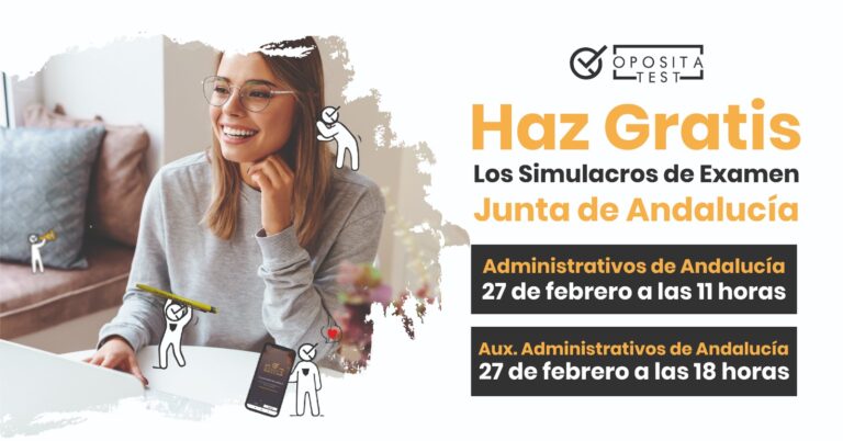 Imagen de persona joven sonriente con ordenador para acompañar una entrada en la que se habla de los simulacros de examen real de auxiliar y administrativo de la Junta de Andalucía