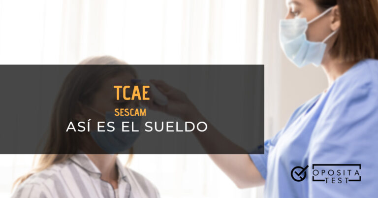 Mujer TCAE midiéndole la temperatura a una paciente. Toda la imagen está fuera de foco. Se utiliza para ilustrar una entrada sobre el sueldo de TCAE del SESCAM.