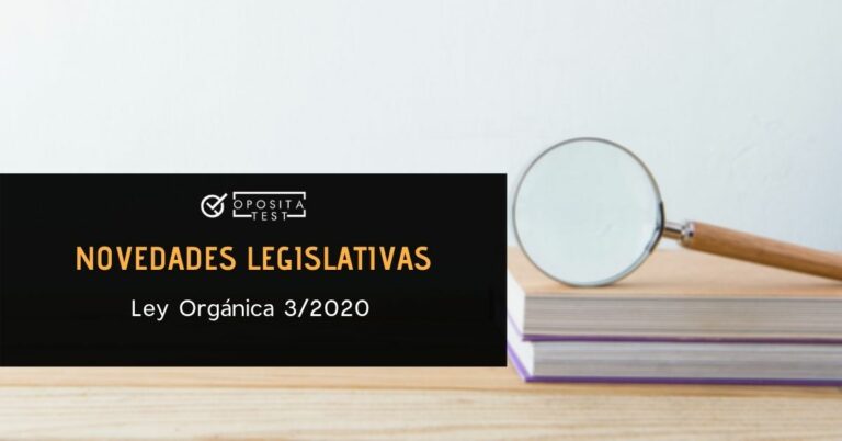 Imagen fuera de foco de libros y lupa sobre fondo claro para acompañar una entrada en la que se analizan las oposiciones afectadas por la Ley Orgánica 3/2020, que reforma la Ley de Educación
