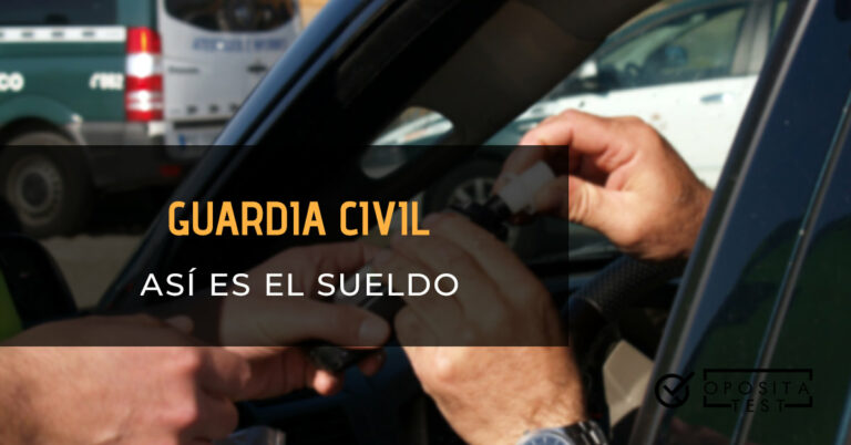 Guardia Civil haciendo un test de alcoholemia a un conductor. Toda la imagen está fuera de foco. Se utilizar para ilustrar una entrada sobre el sueldo de Guardia Civil.