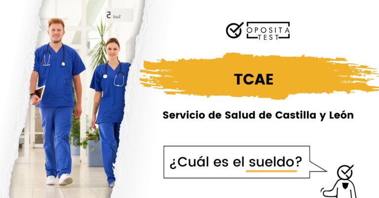 Imagen de profesionales sanitarios en uniforme azul caminando por pasillo de centro sanitario para acompañar una entrada en la que se analiza cuál es el sueldo de Técnico/a en Cuidados Auxiliares de Enfermería (TCAE) del Servicio de Salud de Castilla y León (SACYL)