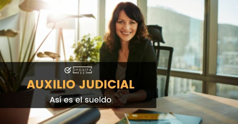 Imagen de una persona de mediana edad con cabello largo y atuendo formal en un despacho para analizar el sueldo de un funcionario/a del Cuerpo de Auxilio Judicial