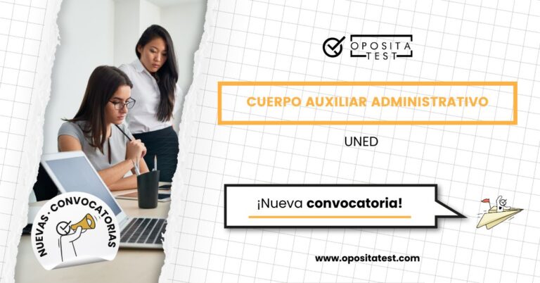 Fotografía de varias personas usando ordenador en entorno de oficina para acompañar una entrada en la que se analiza la convocatoria del cuerpo Auxiliar Administrativo de la Universidad Nacional de Educación a Distancia (UNED)