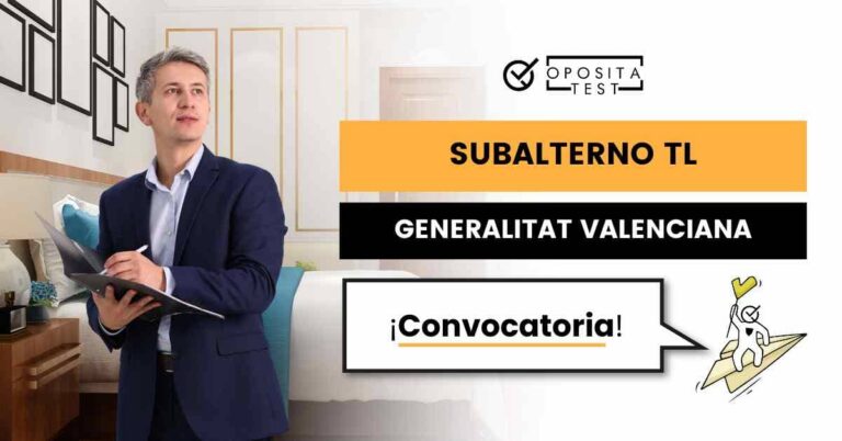 Hombre trajeado sosteniendo una carpeta