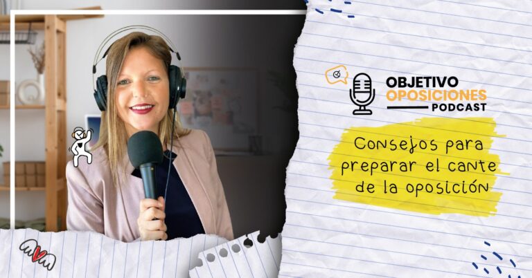 Imagen de la presentadora del podcast Objetivo Oposiciones con un micrófono para acompañar un episodio en el que se dan consejos para el examen oral de la oposición.