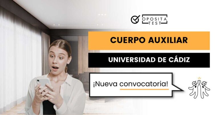 Imagen de persona joven usando móvil con cara de sorpresa en una sala de estar. Acompaña una entrada en la que se analiza la convocatoria más reciente de la oposición de Auxiliar Administrativo de la Universidad de Cádiz.