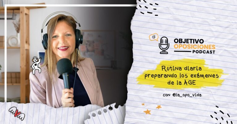 Imagen de la presentadora del podcast Objetivo Oposiciones, de OpositaTest, con un micrófono y auriculares para acompañar un episodio en el que se entrevista a una opositora del Cuerpo Auxiliar Administrativo del Estado.