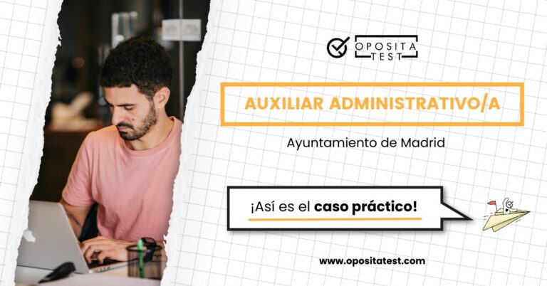 Imagen de un hombre en una oficina con un ordenador portátil para acompañar una entrada del blog de OpositaTest en la que se explica cómo es el caso práctico del Cuerpo Auxiliar Administrativo del Ayuntamiento de Madrid.