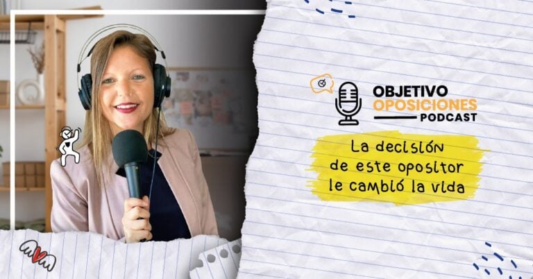 Imagen de la presentadora del podcast Objetivo Oposiciones, de OpositaTest, con un micrófono y auriculares para acompañar un episodio en el que un funcionario nos explica por qué cambió de oposición.