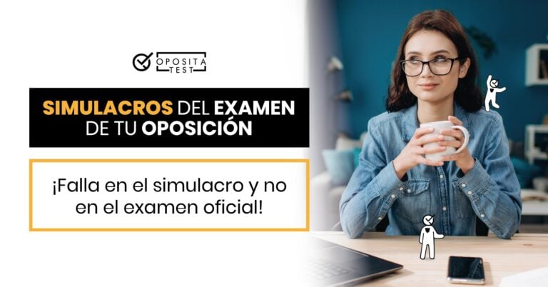 Imagen de una mujer con gafas delante de un ordenador portátil y de un teléfono móvil para acompañar una entrada del blog de OpositaTest en la que se explica qué son los simulacros de examen.