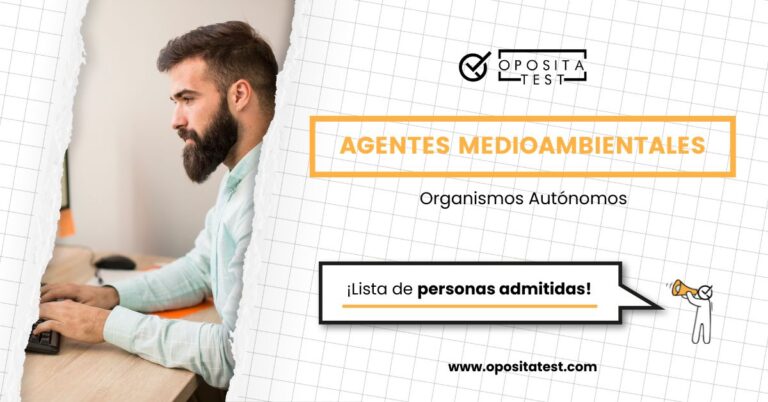 Imagen de un hombre trabajando delante de un ordenador para acompañar una entrada del blog de OpositaTest en la que se explican todos los detalles sobre la lista de personas admitidas de Agentes Medioambientales de Organismos Autónomos.