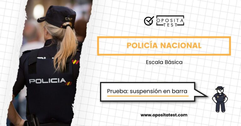 Imagen de una Policía Nacional de espaldas para acompañar una entrada del blog de oposiciones de OpositaTest en la que se explica cómo es la prueba de suspensión en barra en la oposición de Policía Nacional para mujeres.