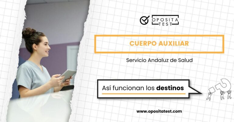 Imagen de personal sanitario con tableta en mostrador para acompañar una entrada en la que se analiza cómo se eligen y funcionan los destinos del Cuerpo Auxiliar Administrativo del Servicio Andaluz de Salud (SAS)