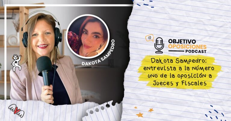 Imagen de la presentadora del podcast Objetivo Oposiciones, de Opositatest, junto a Dakota Sampedro, aprobada de Jueces y Fiscales que quedó la número uno de su promoción.