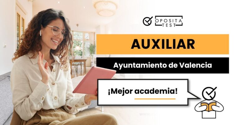 Imagen de una mujer trabajando para acompañar una entrada del blog de oposiciones de OpositaTest en la que se explica cómo elegir la mejor academia de Auxiliar Administrativo del Ayuntamiento de Valencia.
