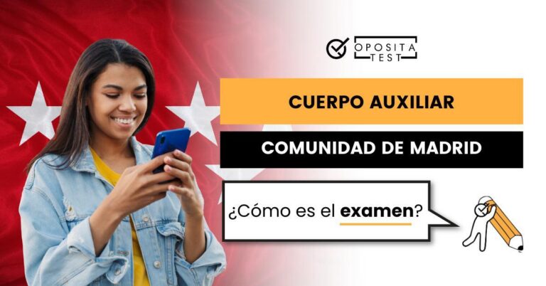 Imagen de una mujer sonriendo con un teléfono móvil para acompañar una entrada en la que se explica cómo es el examen de la oposición a Auxiliar Administrativo de la Comunidad de Madrid.