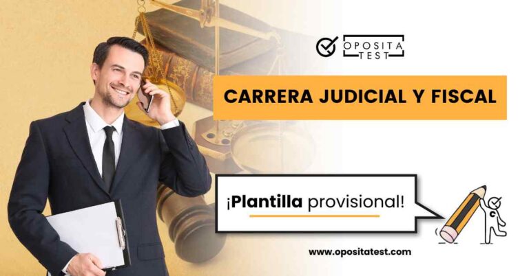 Hombre trajeado hablando por teléfono y portando documentación