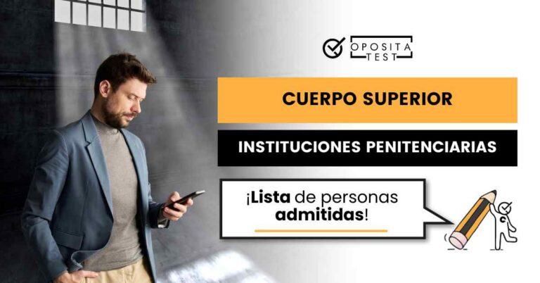 Hombre con chaqueta americana consultando su móvil