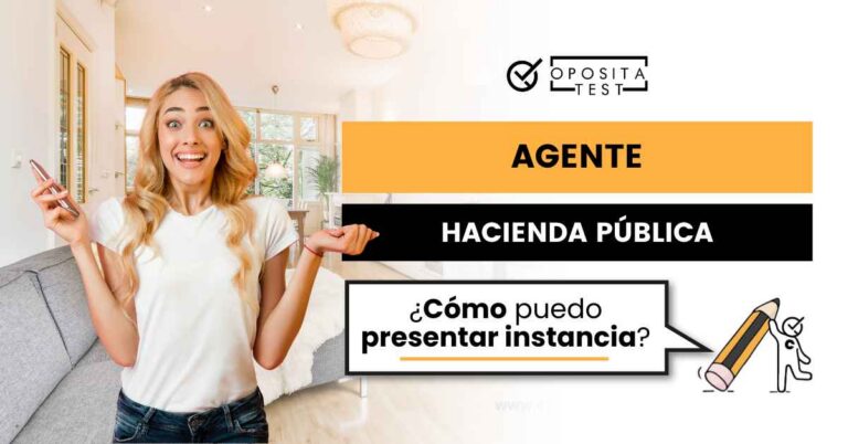 Mujer contenta y sorprendida con móvil en la mano