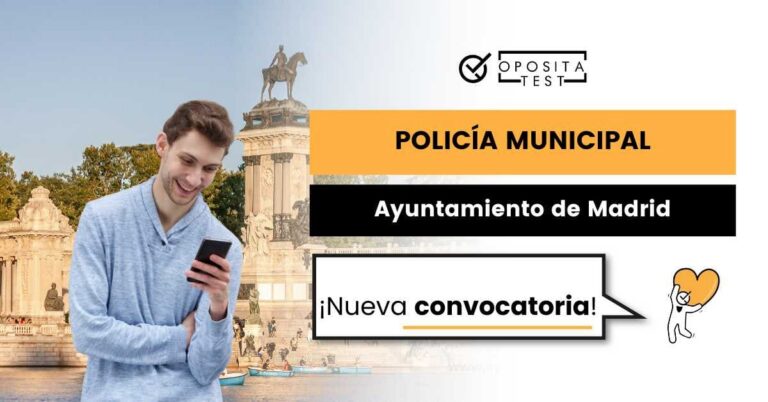 Imagen de persona joven alegre mirando teléfono móvil para acompañar una entrada en la que se analiza cómo es la convocatoria de Policía Municipal del Ayuntamiento de Madrid
