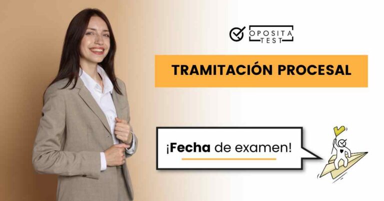 Mujer trajeada sonriente