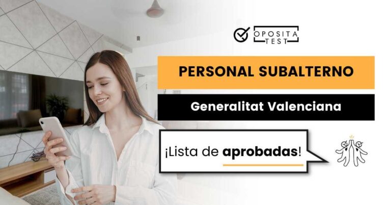 Imagen de persona joven con teléfono inteligente para acompañar una entrada en la que se analiza qué es y cómo funciona la lista de personas aprobadas de Personal Subalterno de la Generalitat Valenciana