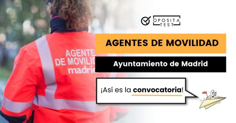 Imagen de una agente de movilidad del Ayuntamiento de Madrid de espaldas para ilustrar una entrada del blog de OpositaTest en la que se explica cómo es la convocatoria de este proceso selectivo.